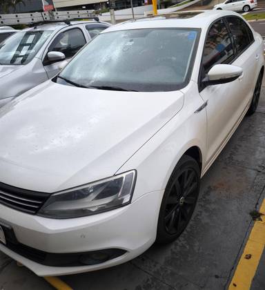 VOLKSWAGEN JETTA 2.0 COMFORTLINE FLEX 4P TIPTRONIC